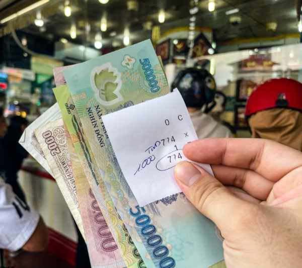 [專人接機換匯安全保障]