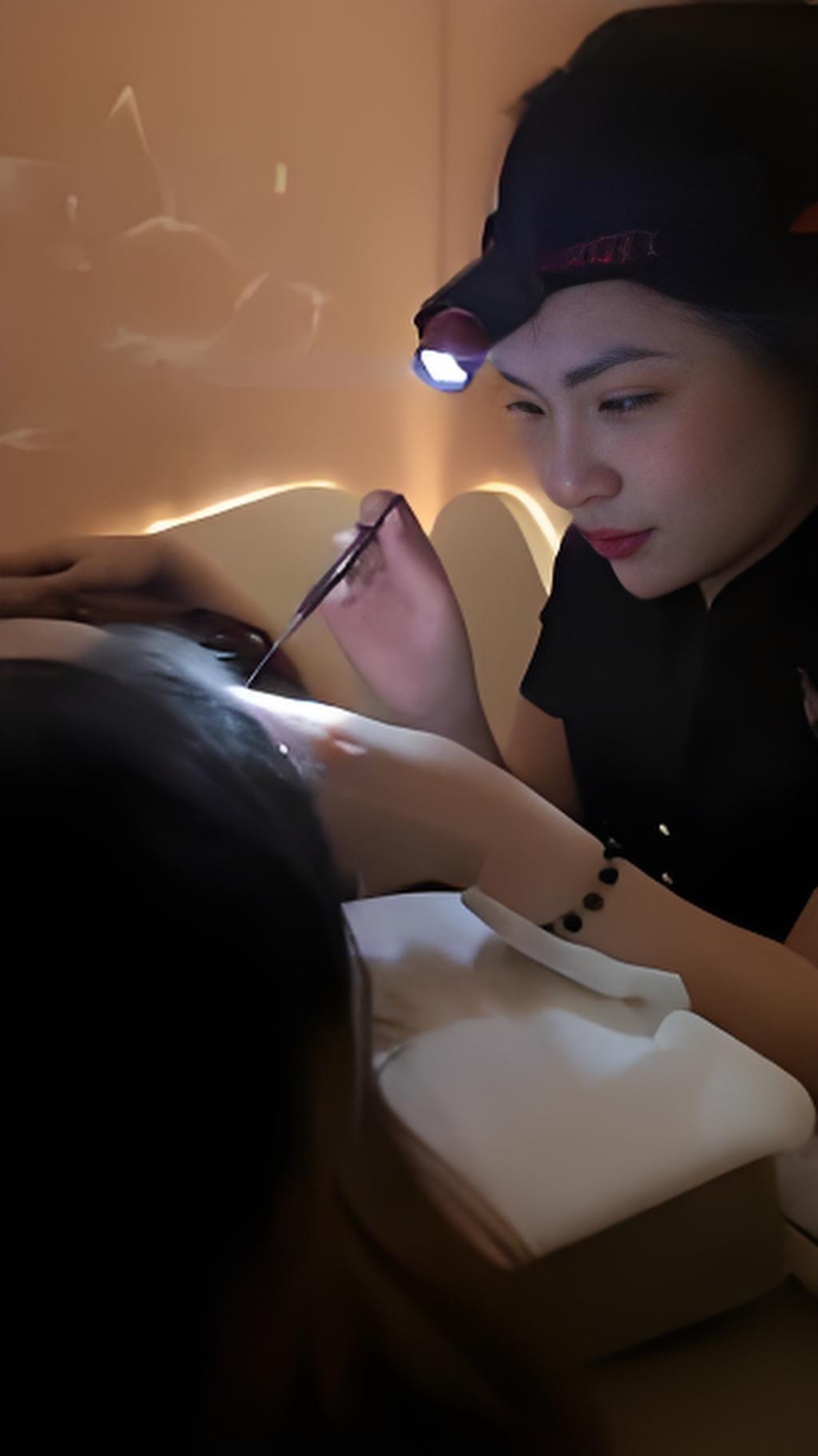 越式專業採耳與修容服務